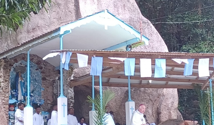 Large crowd converge on La Digue for Feast of the Assumption   