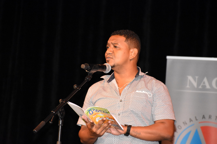 Poenm par Reuben Lespoir   