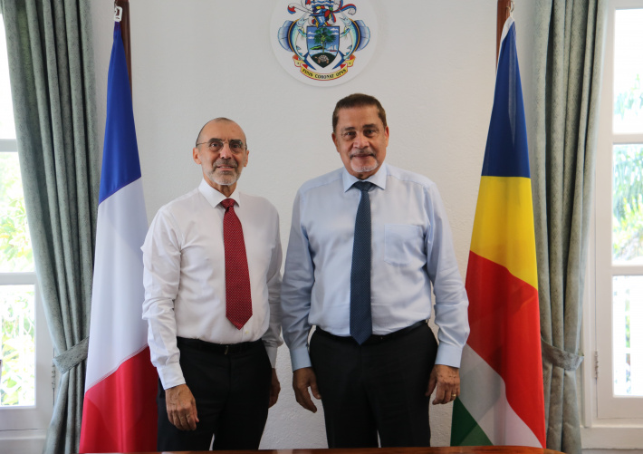 L’Ambassadeur Mas rend une visite d’adieu au chef de la diplomatie seychelloise  Avant son départ des Seychelles, l’Ambassadeur Dominique Mas a rendu une dernière visite de courtoisie, ce jeudi, au Ministre des Affaires étrangères et du Tourisme, M. Sylve
