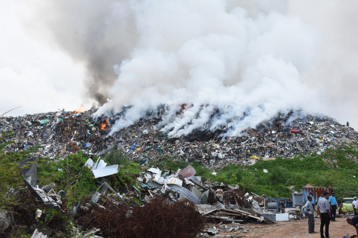 Strong winds worsen landfill blaze
