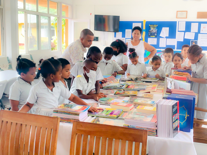 Indian HC donates reading materials to primary schools on Praslin