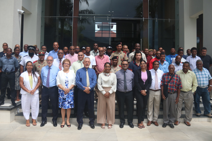 Lazournen Enternasyonal bann Zonm