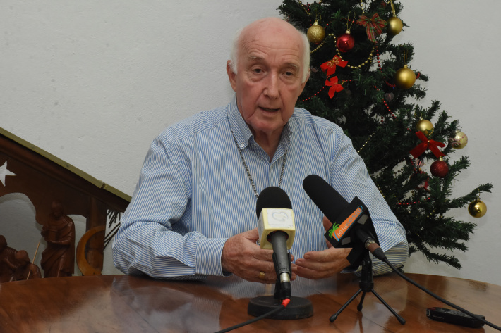 L’Evêque de Port Victoria, Monseigneur Alain Harel explique les décisions :