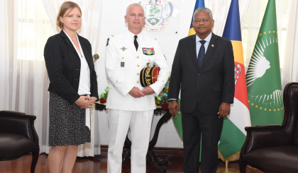 Visite de courtoisie du Général de Brigade Laurent Cluzel au Président Ramkalawan