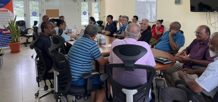 Minister Vidot meets with suppliers of building materials