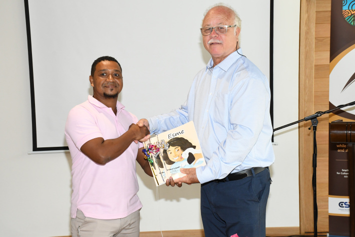 Reuban Lespoir i lans de nouvo liv