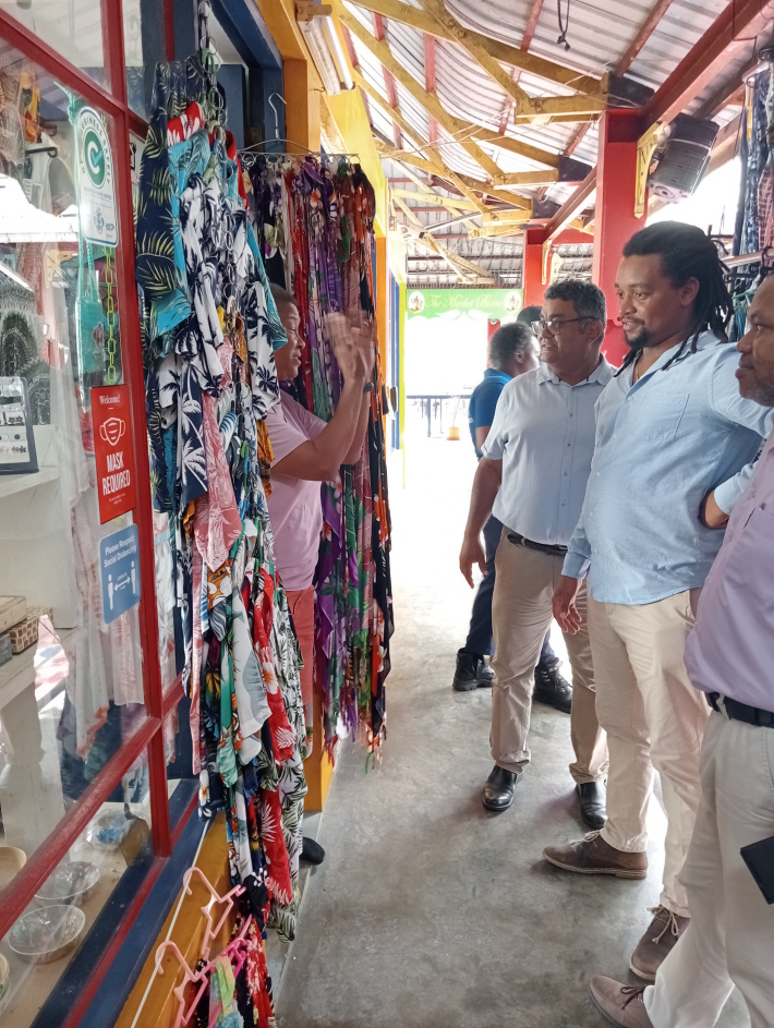 Authorities and Victoria Market vendors discuss shops management issues
