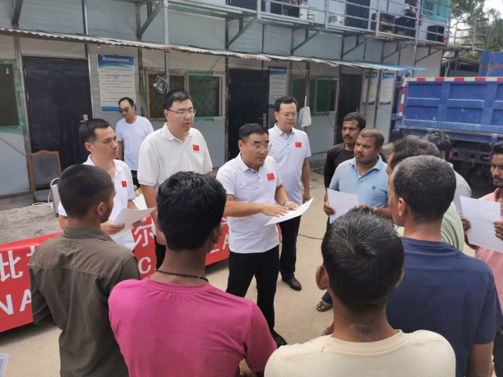 China Medical Team conducts free clinic for construction company