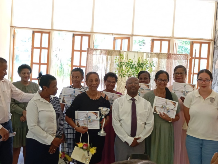 Education ministry recognises long-serving librarians