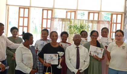 Education ministry recognises long-serving librarians