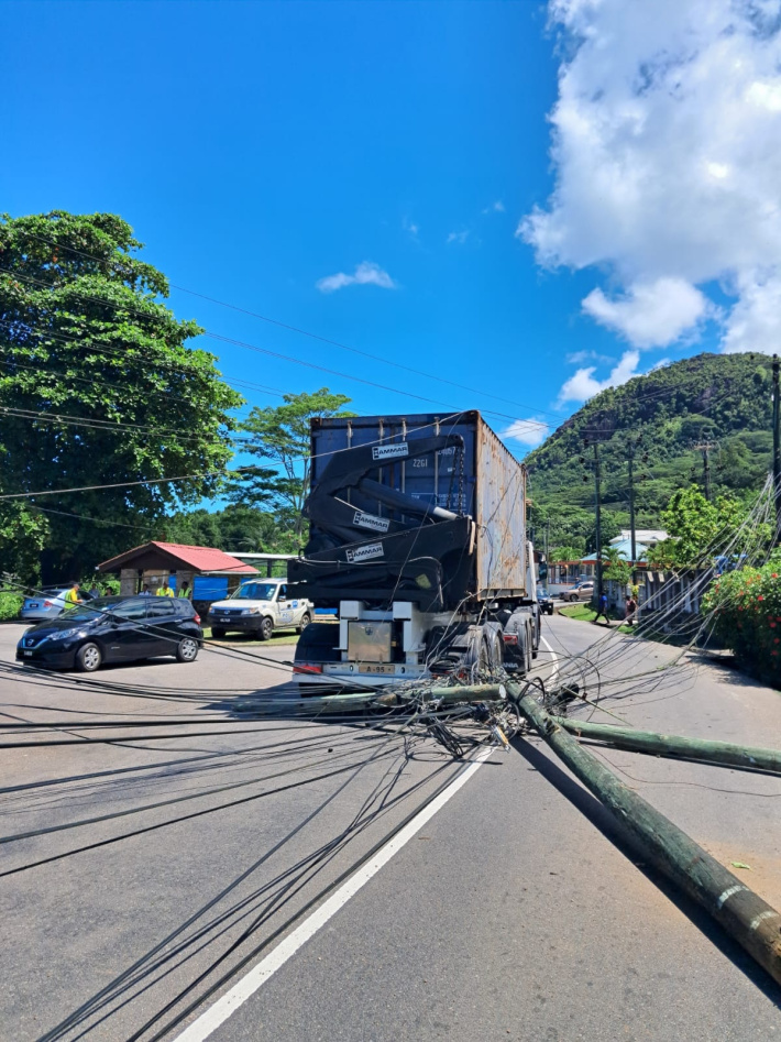 Aksidan dan krwaze semen Grand Anse Mahe i koz kouran koupe