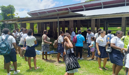 La Digue S5 students visit SIAH