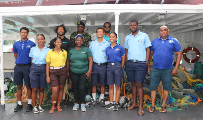 Second Saya de Malha FAD recovery mission incorporates beach clean-up efforts