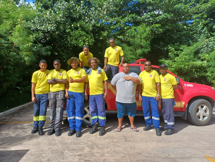 Praslin firefighters lend a hand in the community