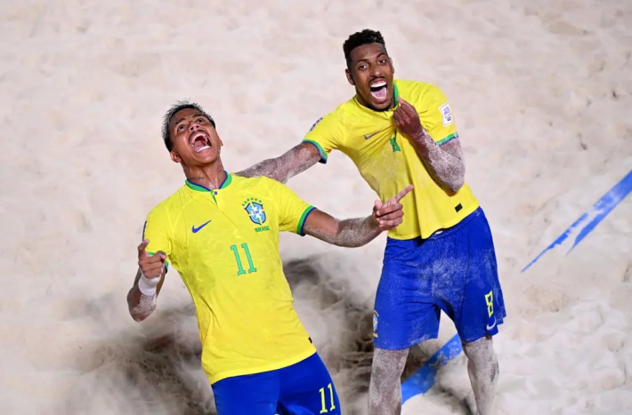 Brazil 2-1 Italy - Group D