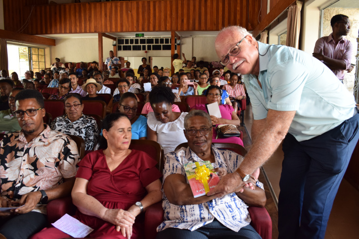 Lakademi Kreol Sesel i lans en liv sanson David Philoe