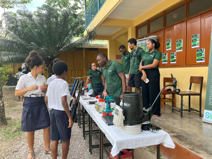 En Vandredi spesyal kot lekol Praslin segonder   