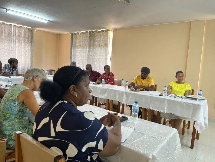 Les agriculteurs locaux discutent des pratiques d’adaptation au changement climatique
