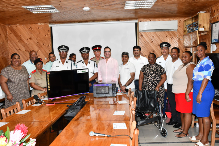 AMSA strengthens partnership with Seychelles Police through generous donation