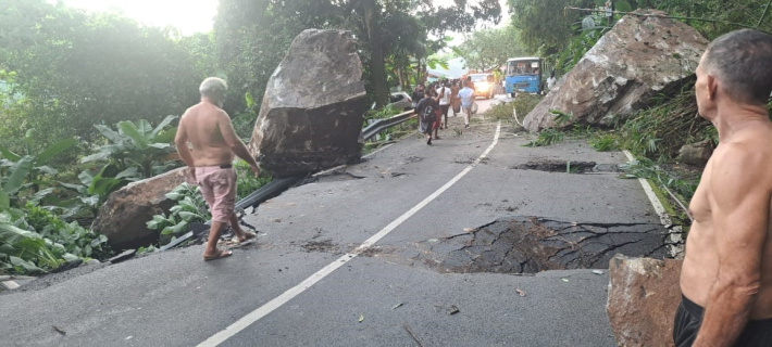 Rockfall at Beolière damages road surface, water pipeline