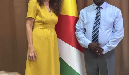 L’Ambassadrice de France rencontre le ministre de l’Éducation