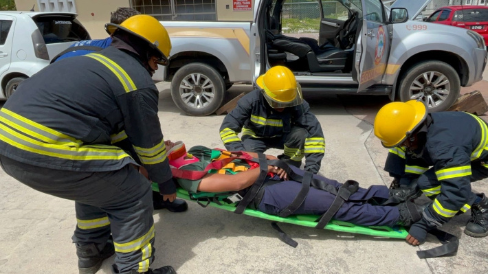 Raffles Seychelles treats Praslin firefighters with breakfast vouchers