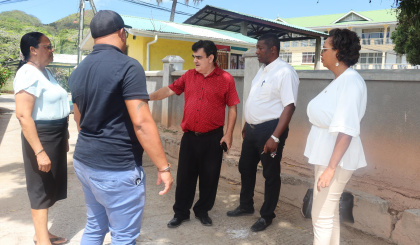 Minis responsab pour zil pros i koz lo son vizyon pour Praslin ek La Digue