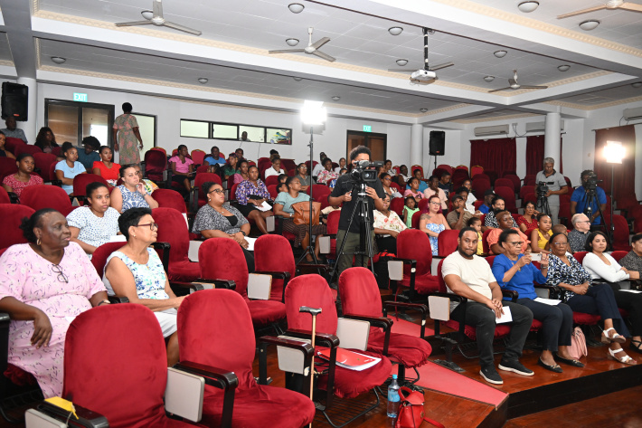 Sarep donates books to parents and children from its SLAM reading project