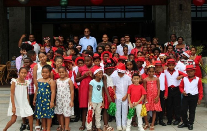 President and First Lady share Christmas joy with Children