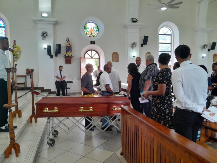 Dernier hommage à Stephen Pillay à Anse Royale