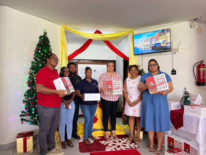 Zoli kado Nwel pour bann pti zanfan Grand Anse Praslin