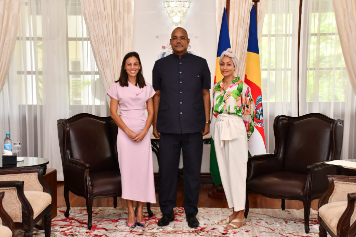 Elles Foundation discusses issues affecting teenagers with President Herminie