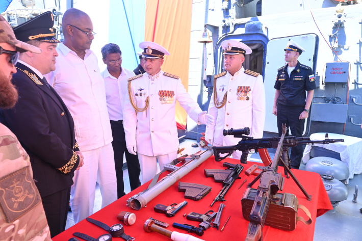 President Herminie attends reception on Russian corvette