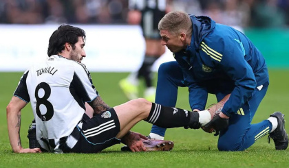 Fifa wants injured players to stay off for one minute