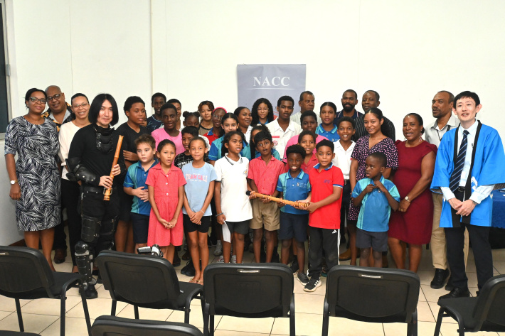 Famous shakuhachi artist shares knowledge with students in workshop