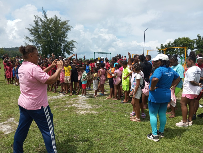 Schoolchildren walk through Persévérance on World Obesity Day