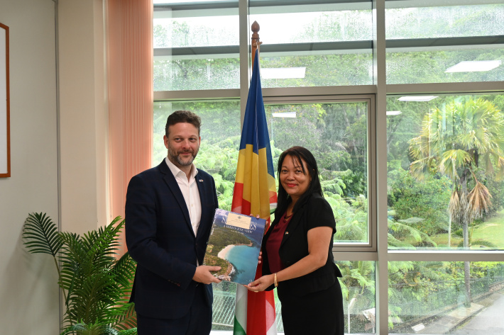 Seychelles and UK reaffirm cooperation in transport and maritime security