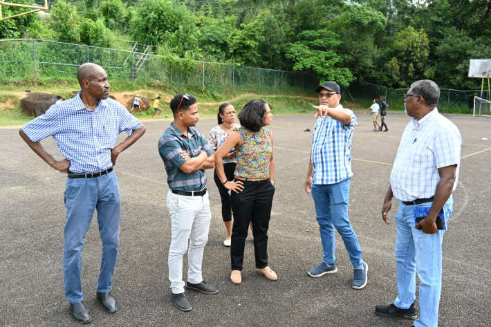 Youth and Sports Minister Belle visits sports facilities in northern Mahe
