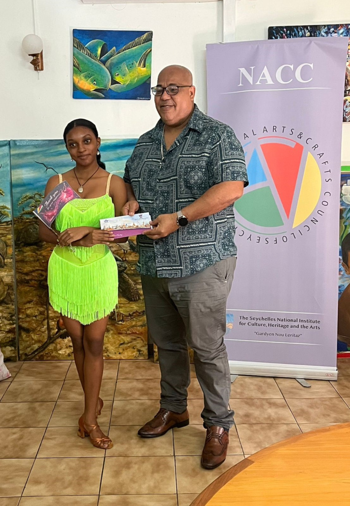 Vanessa Ferley receives air ticket for international dance competition