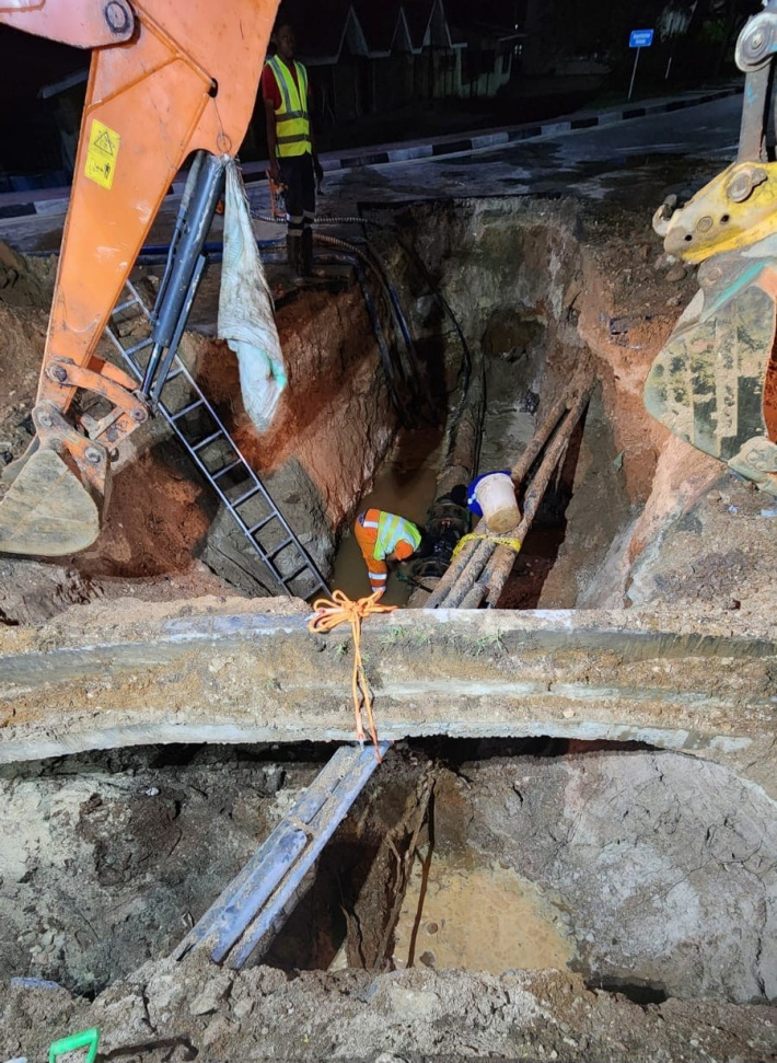 PUC carries out emergency pipeline repair works at Union Vale roundabout