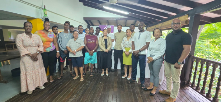 Minister Alexander tackles staff concerns at Six Senses Zil Pasyon
