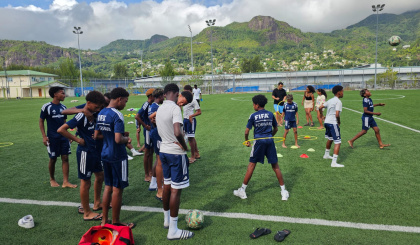 Football : L’entraînement des jeunes joueurs Seychellois en France