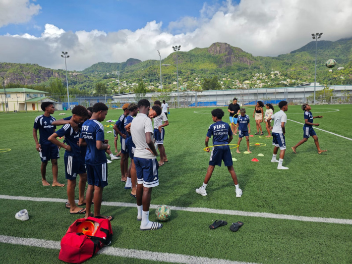 Football : L’entraînement des jeunes joueurs Seychellois en France