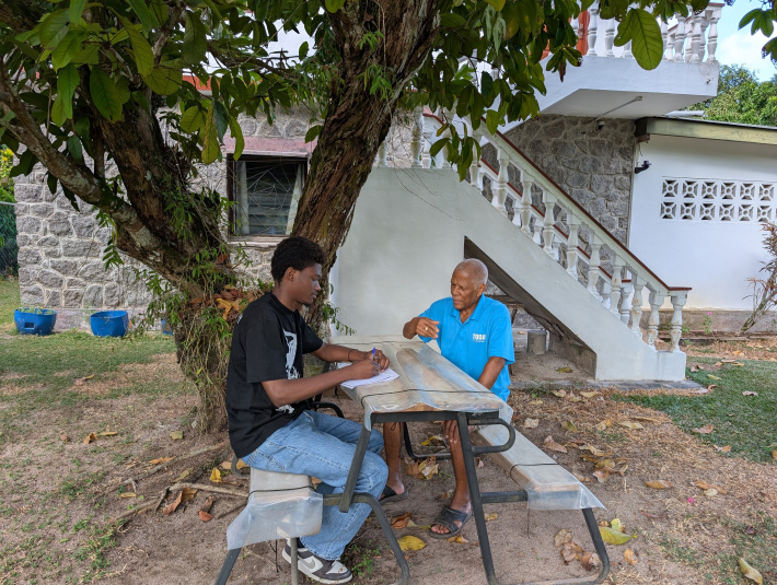 Exploring the future of Seychelles’ honey