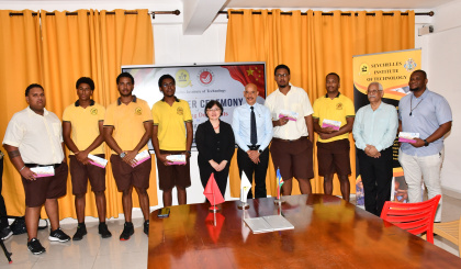 Six SIT students to pursue electric vehicle training in China