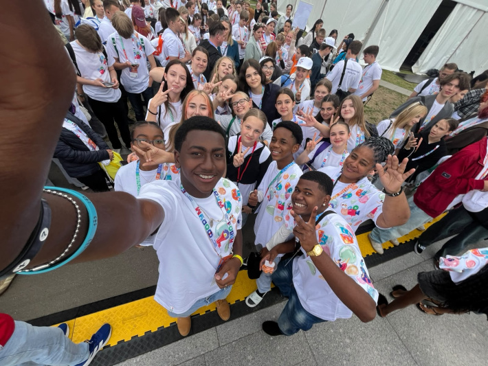 Youth bring Creole  culture to Russia