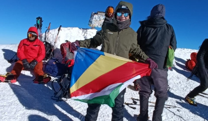 Kate takes Seychelles flag to Mount Ararat for cancer awareness