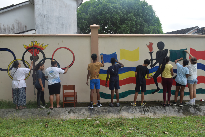 ISS students brighten up Plaisance primary’s campus with colourful